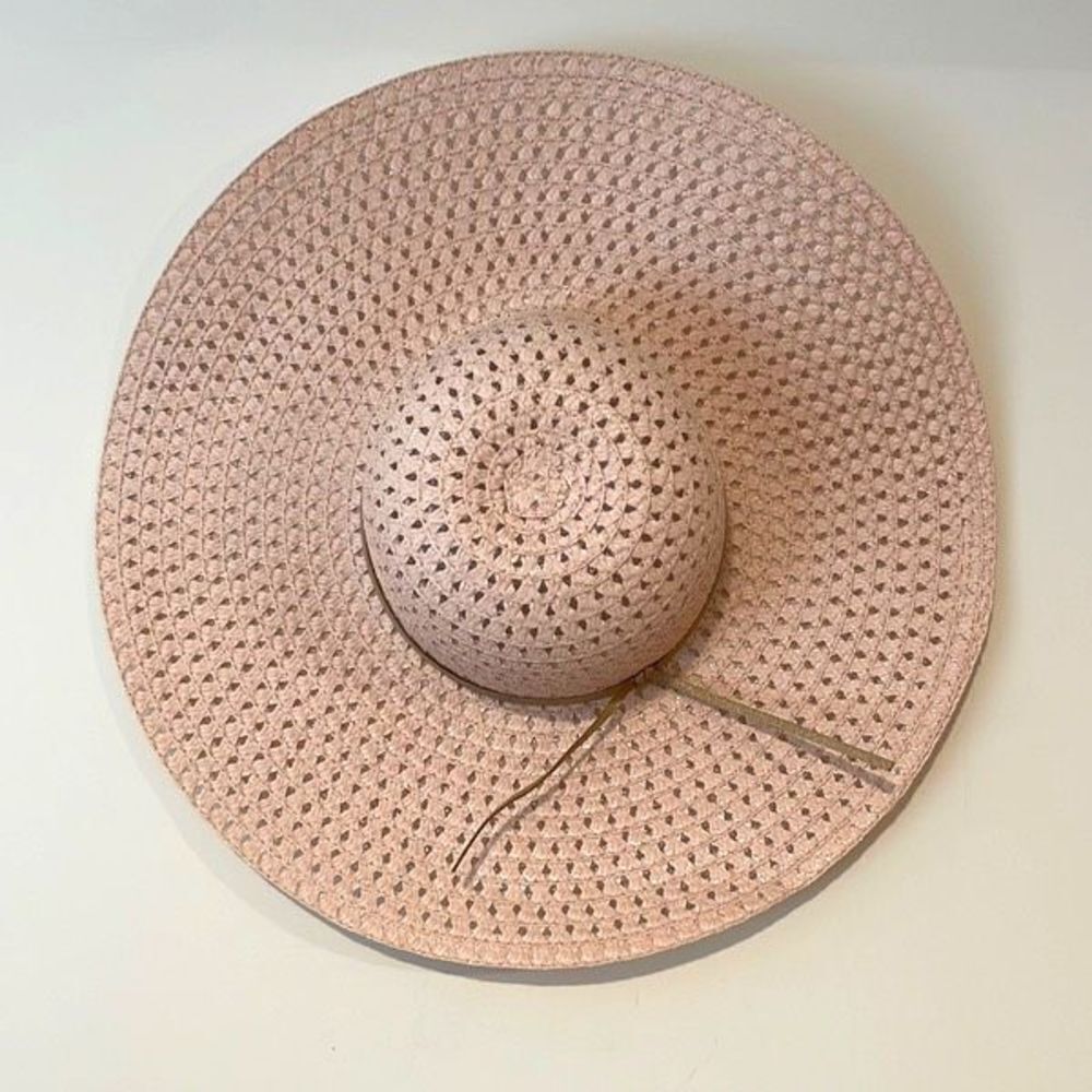Straw Hat. OS Pink w/gold tie. 19” diameter‎